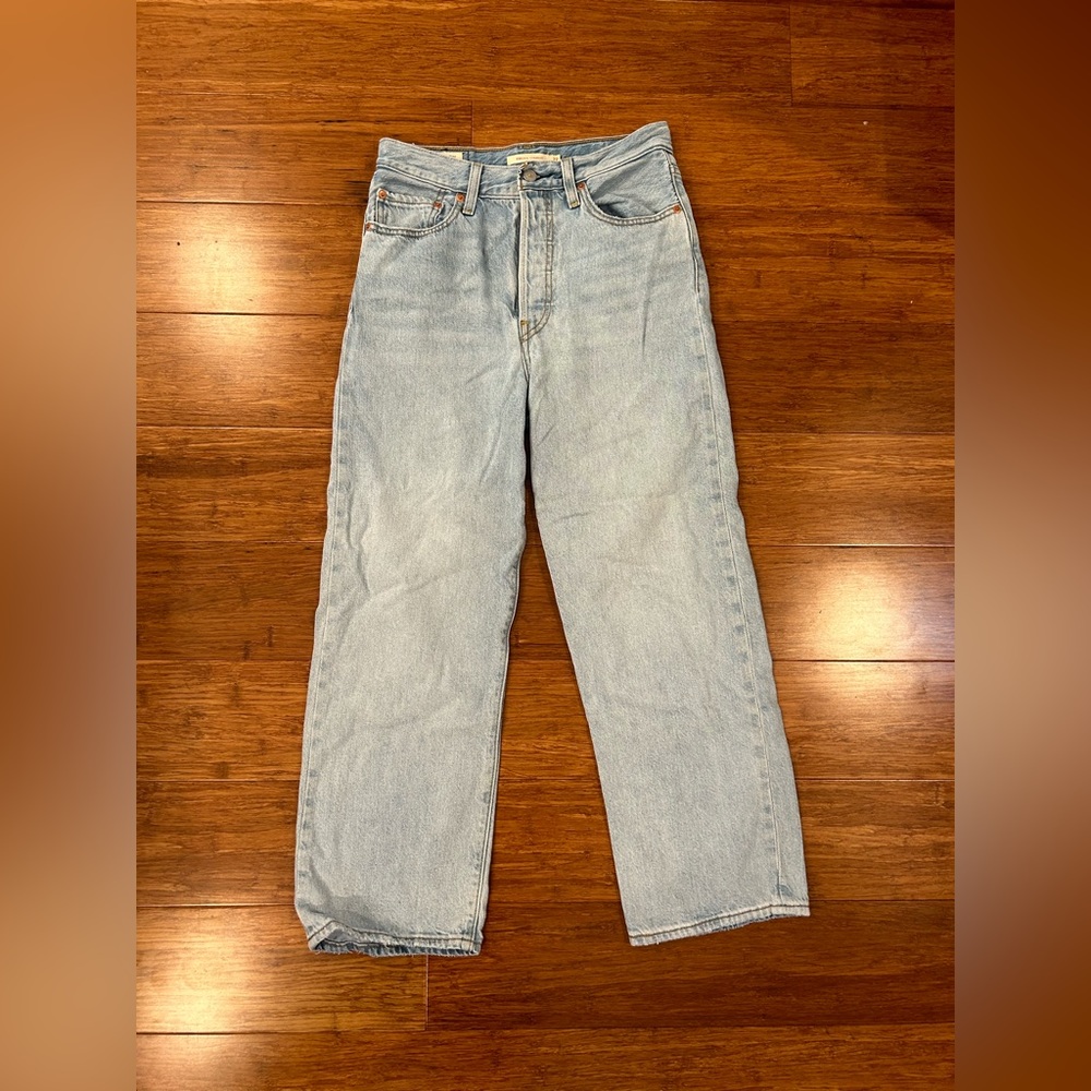 Levi’s Ribcage Straight in light wash